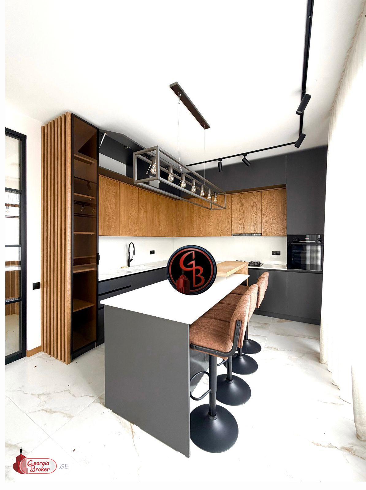 იყიდება ახალი გარემონტებული 7 ოთახიანი სახლი